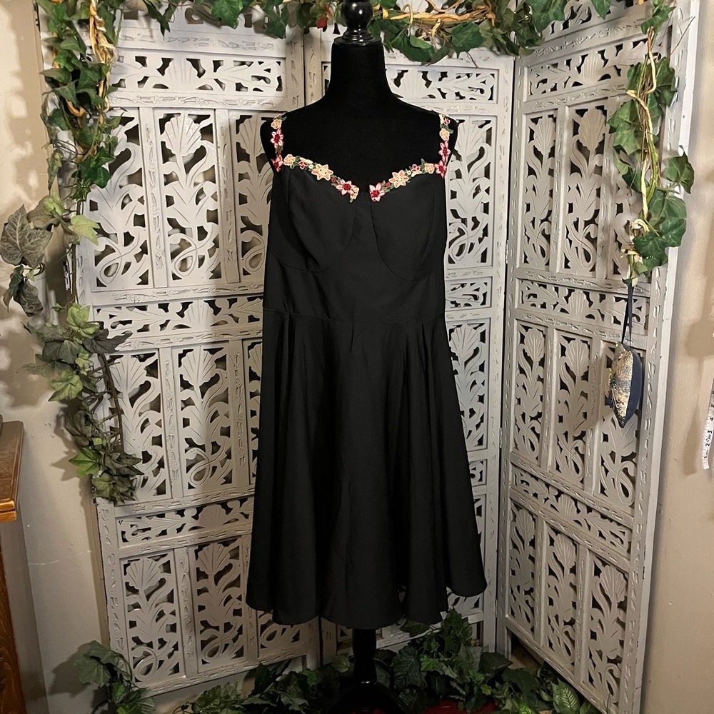 SHEIN CURVE SUPER CUTE SOFT BLACK FIT & FLARE SPAGHETTI STRAP MIDI PLUS DRESS